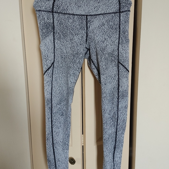 Lululemon leggings - Picture 7 of 7